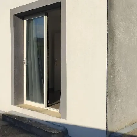 3 Pieces Avec Terrasse Au Soleil Le Thoronet